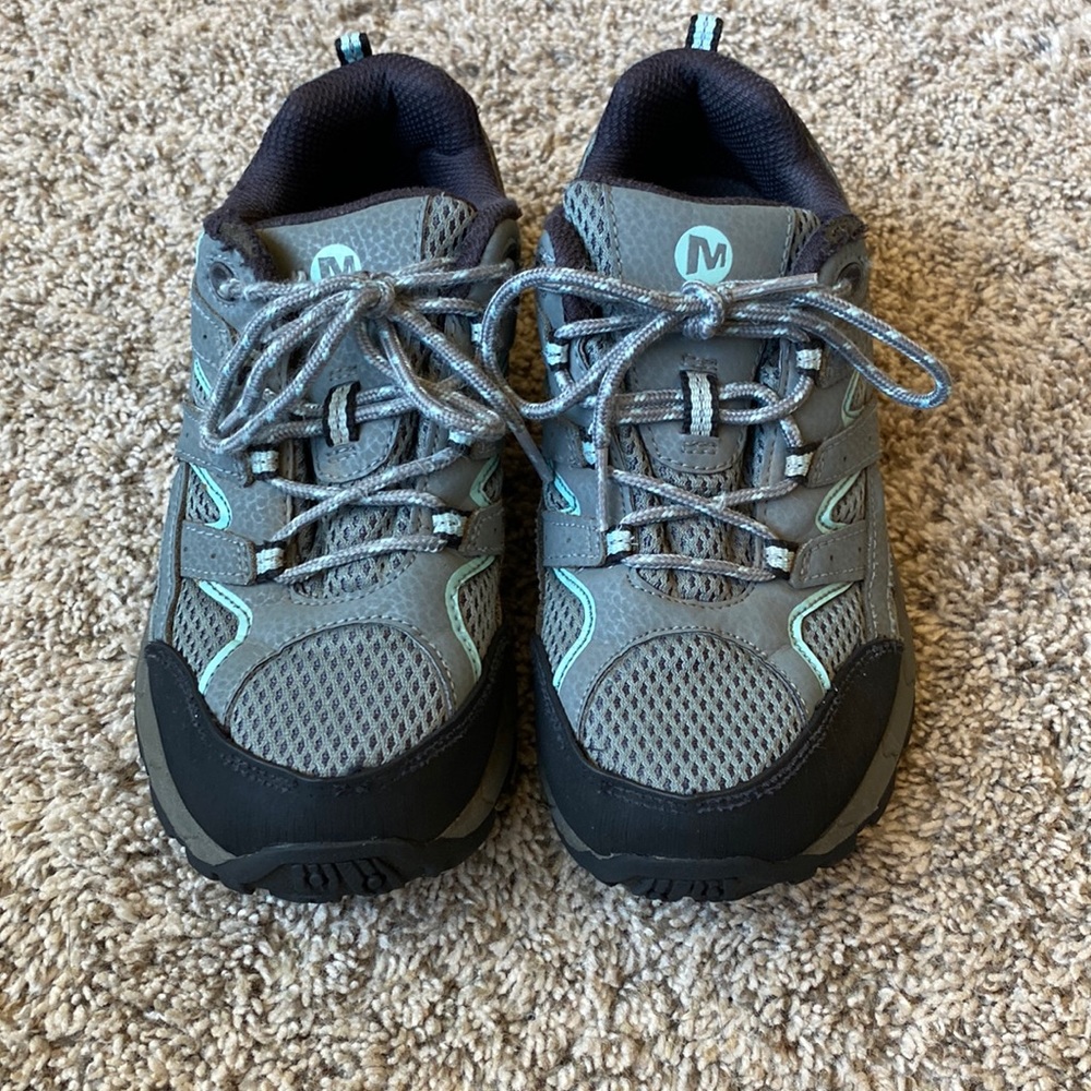 Kids Merrell hiking shoes size 3.5